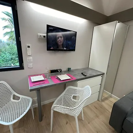 L'esquisse En Rose - Parking Clim Netflix Canal Milhaud